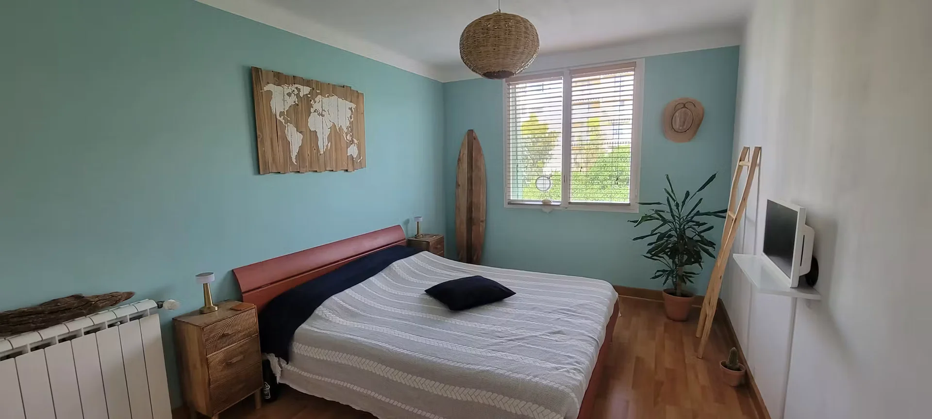 Economical student room with convenient location in