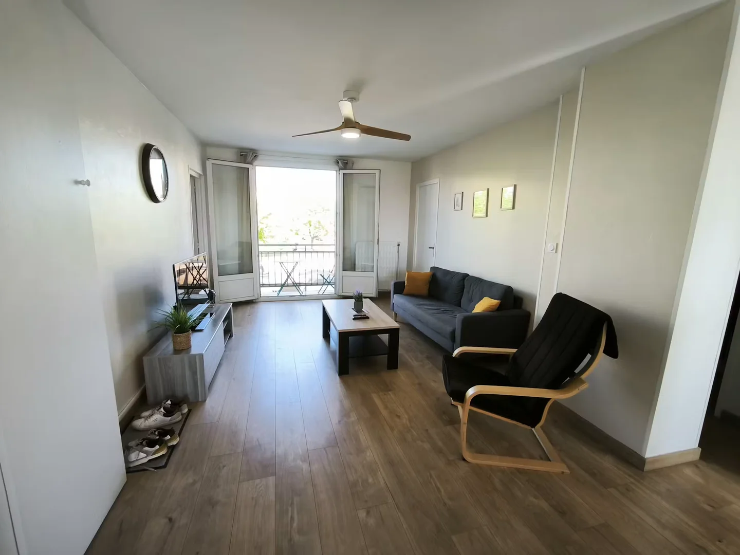 Habitación para estudiantes en  con área de estudio y facilidades compartidas