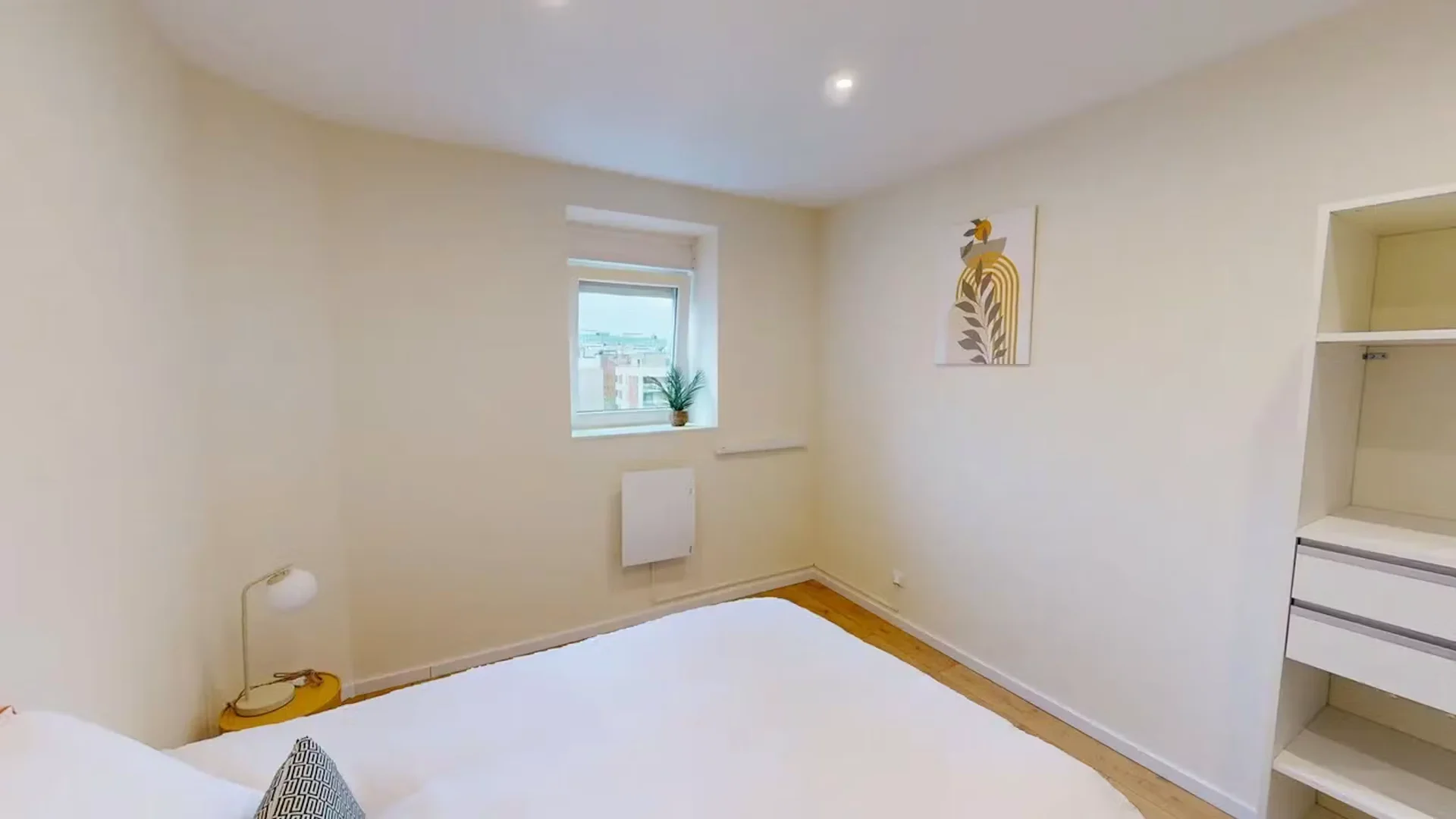 Chambre confortable pour étudiants disponible dans 