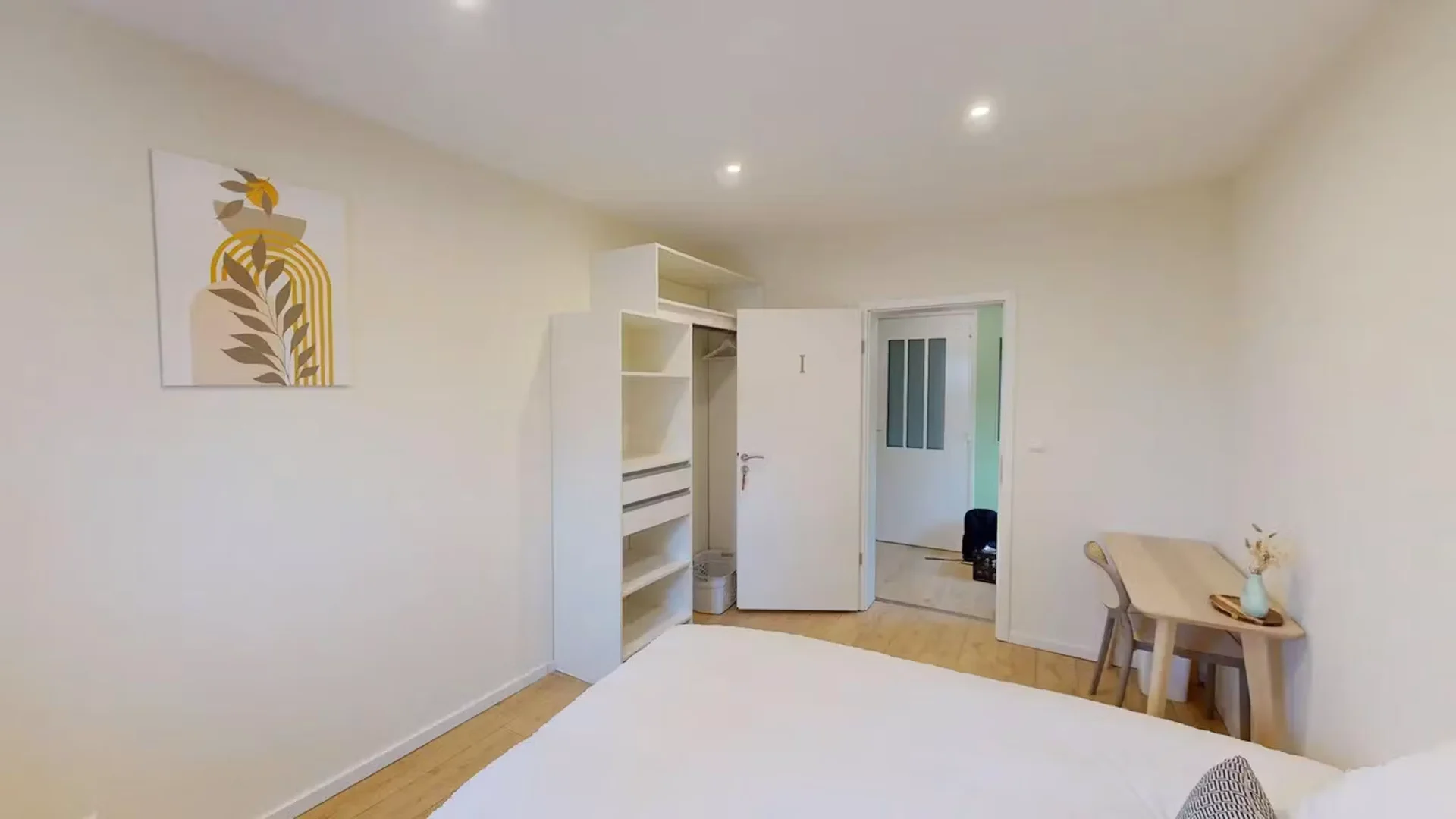 Chambre conviviale pour les étudiants dans  avec des équipements modernes