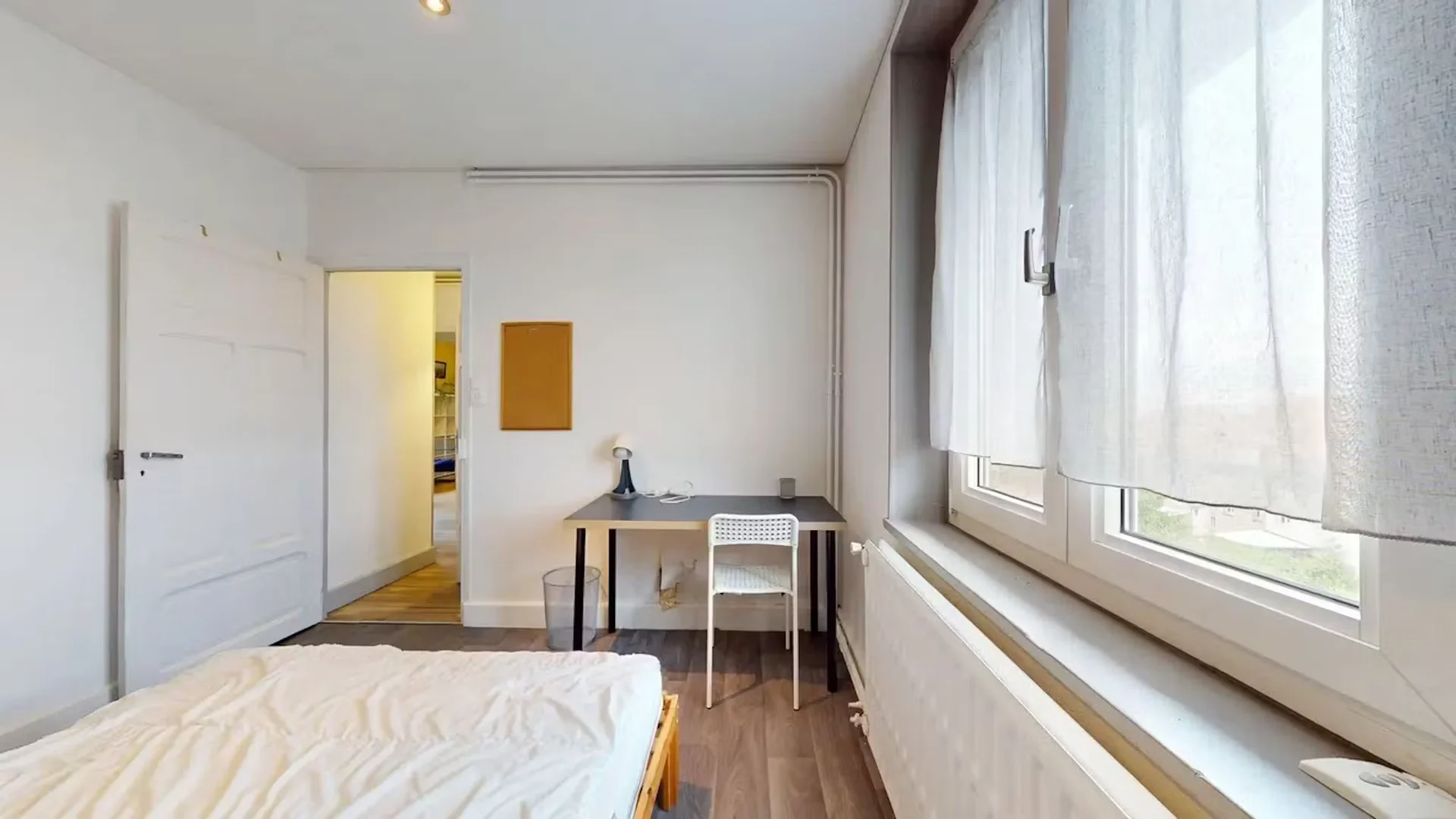 Habitación asequible para estudiantes con buena iluminación en 