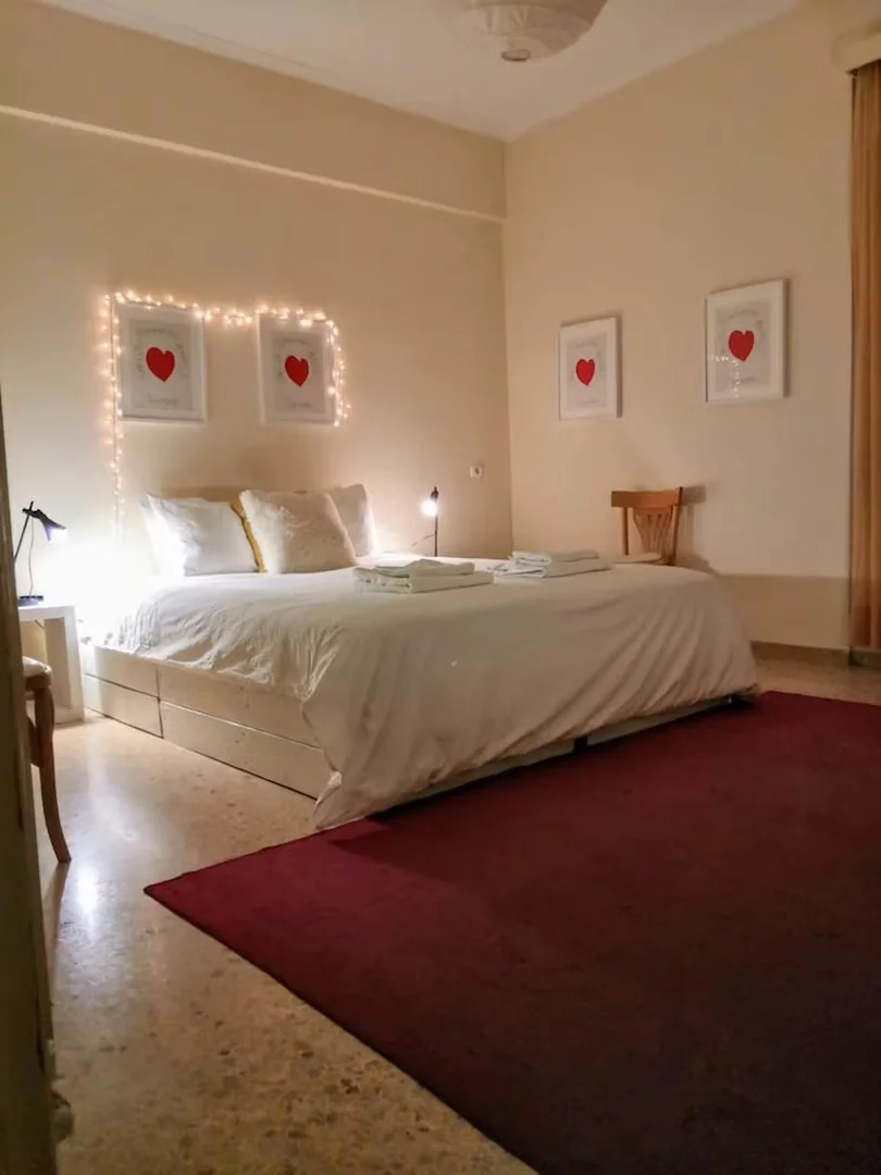 Chambre d'étudiant lumineuse et aérée avec accès facile à l'université dans 