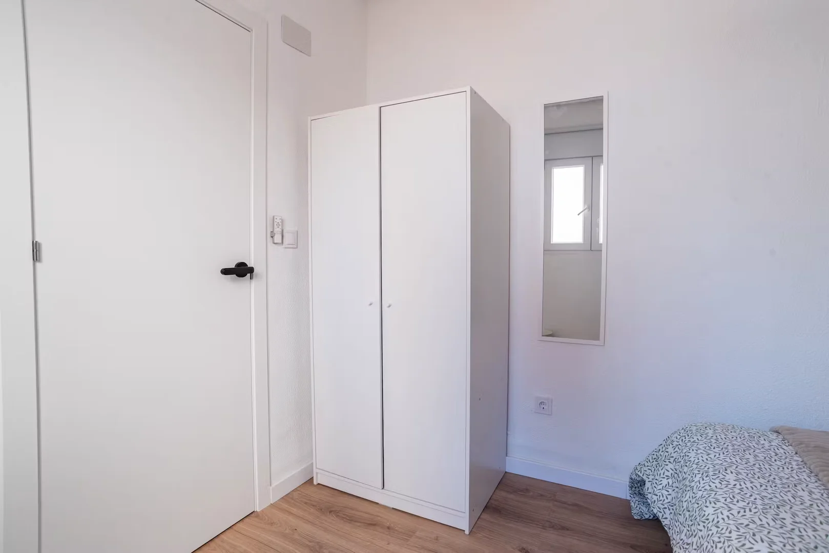 'de modern olanaklara sahip öğrenci dostu oda