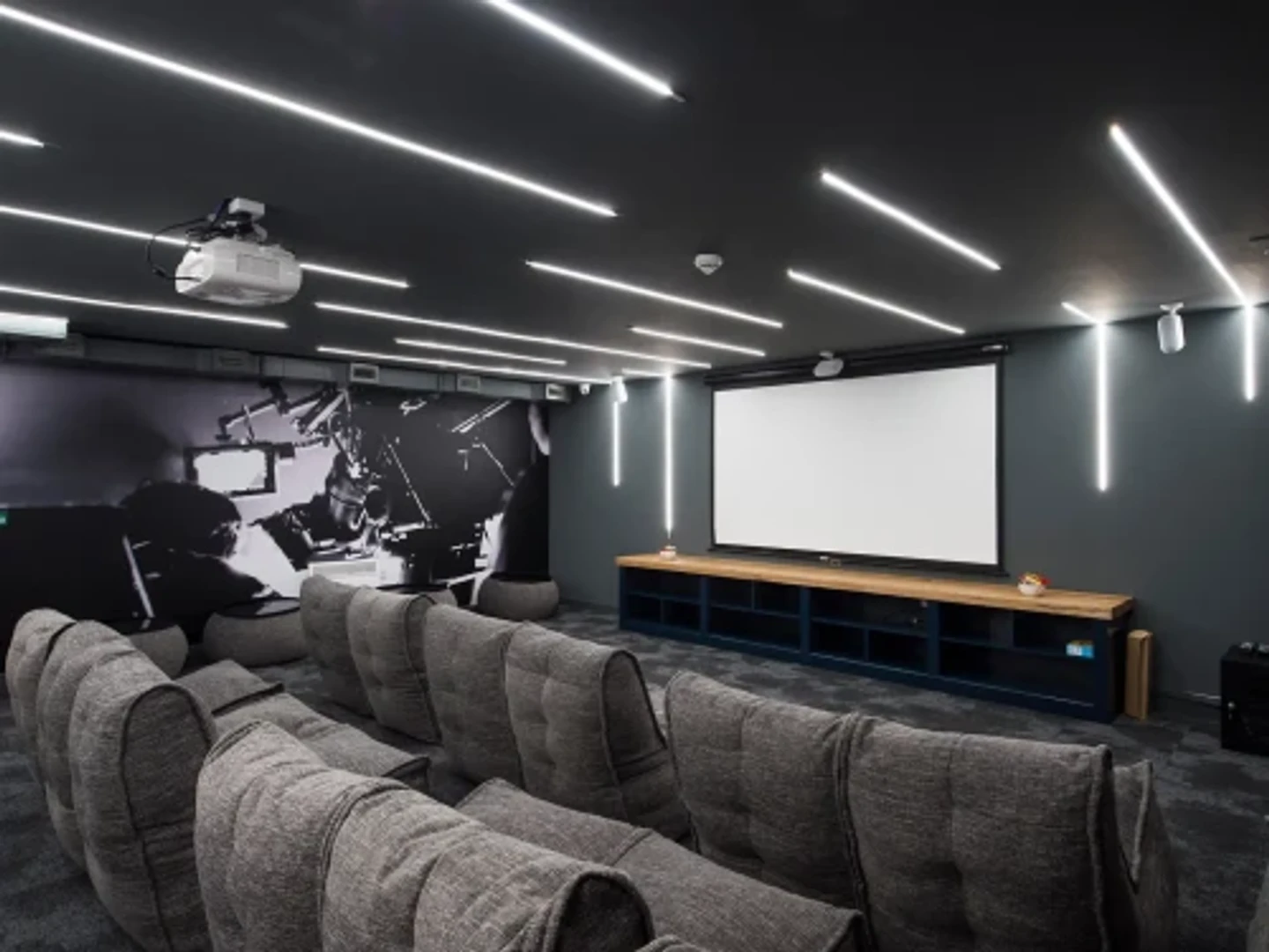 Economical student room with convenient location in 