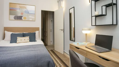 Bright private room in {area}