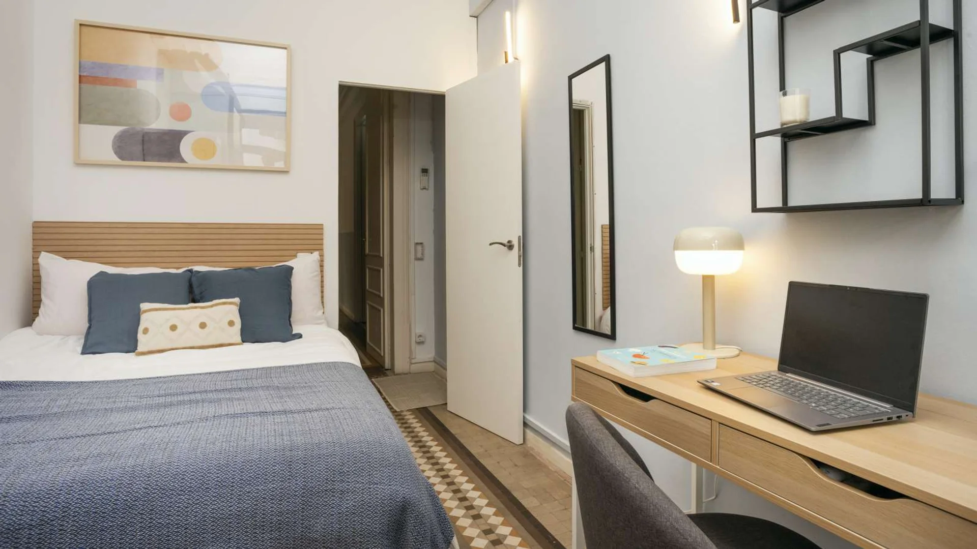 Student-friendly room in  with modern amenities