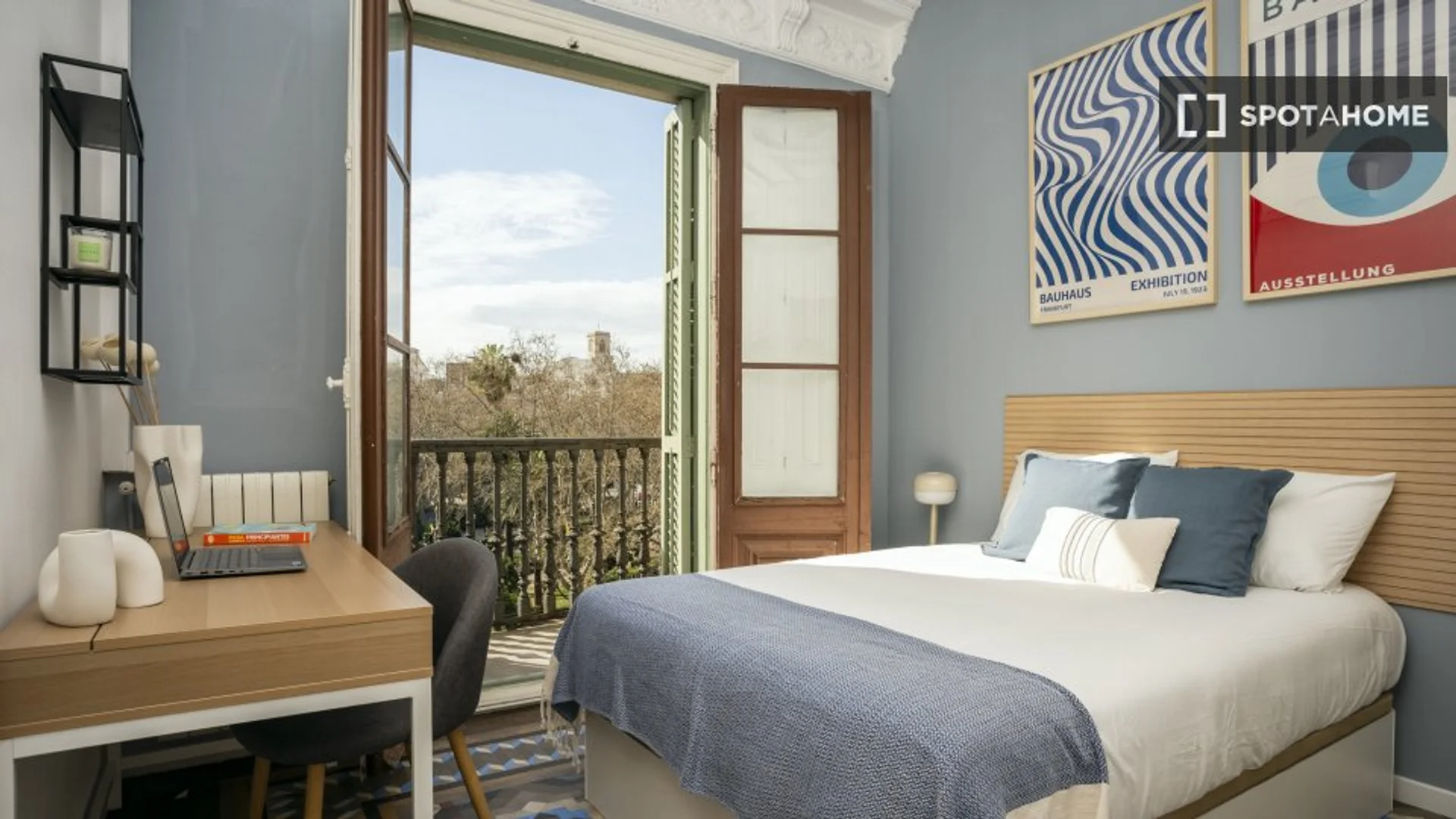 Comfortable and spacious student room in 