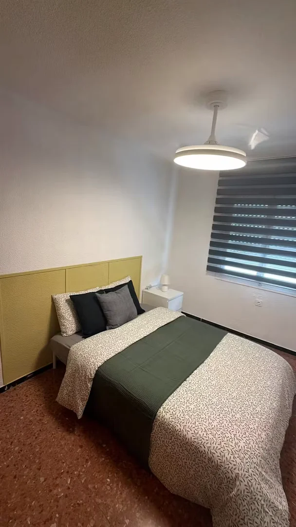 Quarto amigo do estudante em  com comodidades modernas
