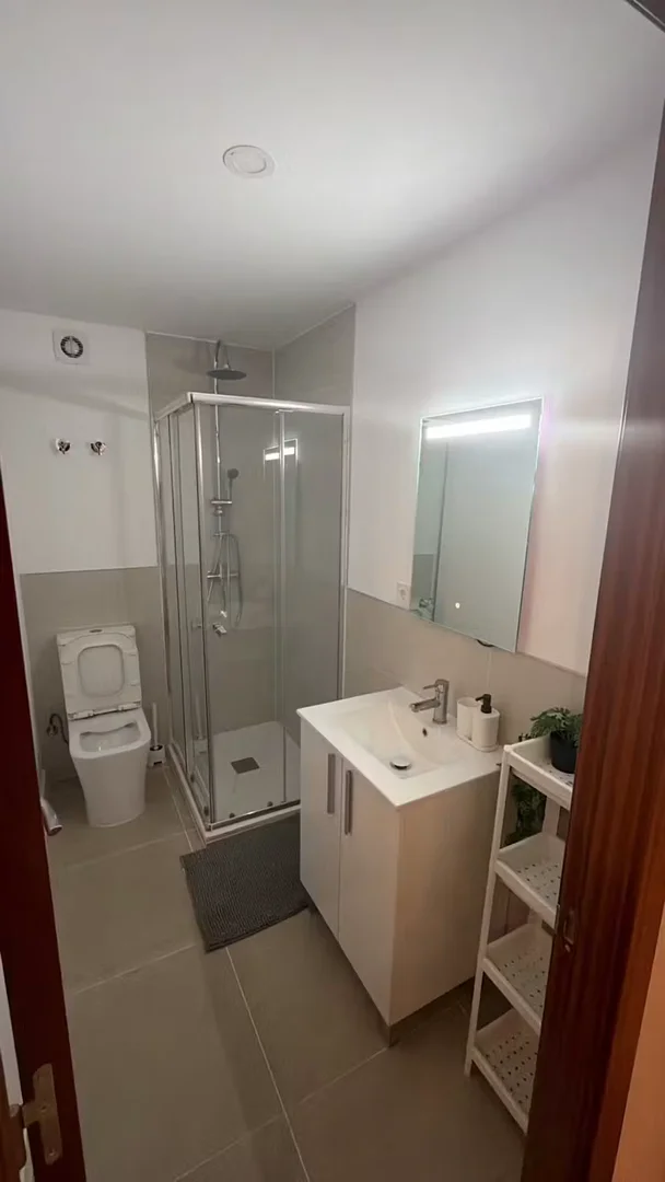 Quarto de estudante económico perto do campus em 
