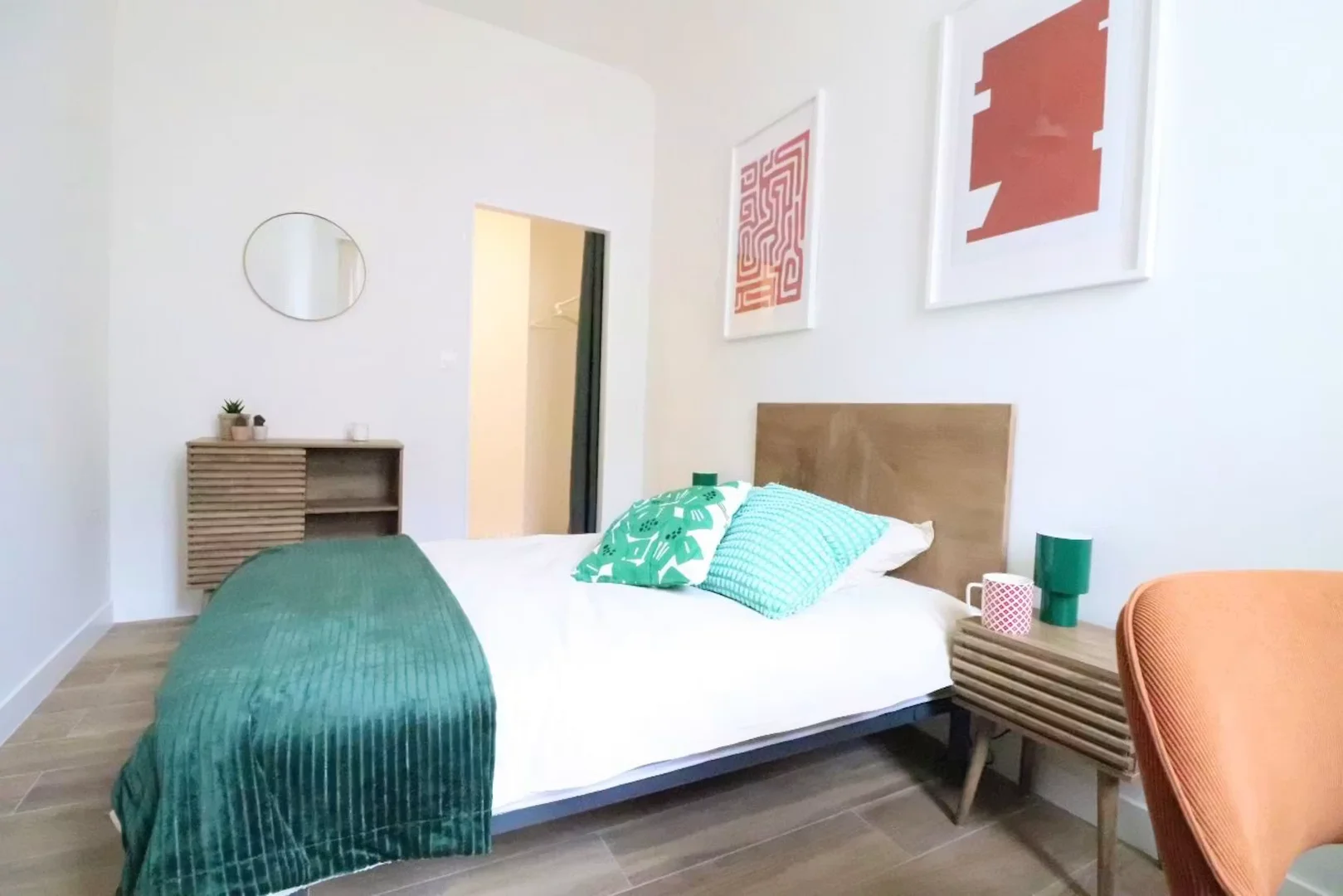 Budget-friendly student room close to campus in 