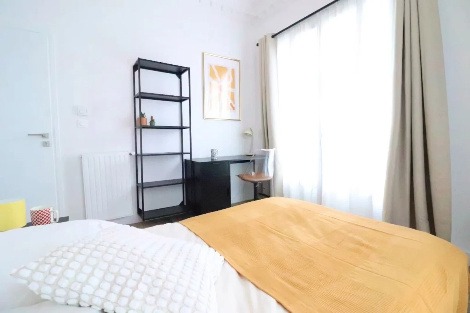 Student-friendly room in  with modern amenities