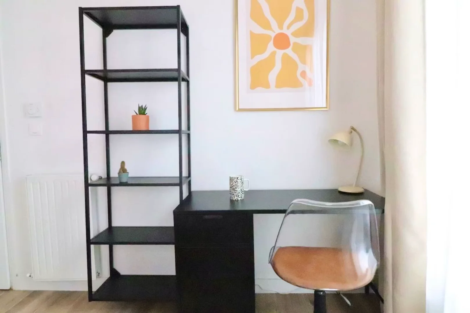 Bright and airy student room with easy university access in 