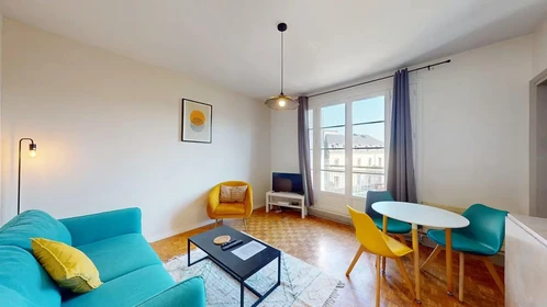 Habitación privada en Rue de l'Abbé Lemire, Centre Ville/Rive Gauche, imagen 7 de 10