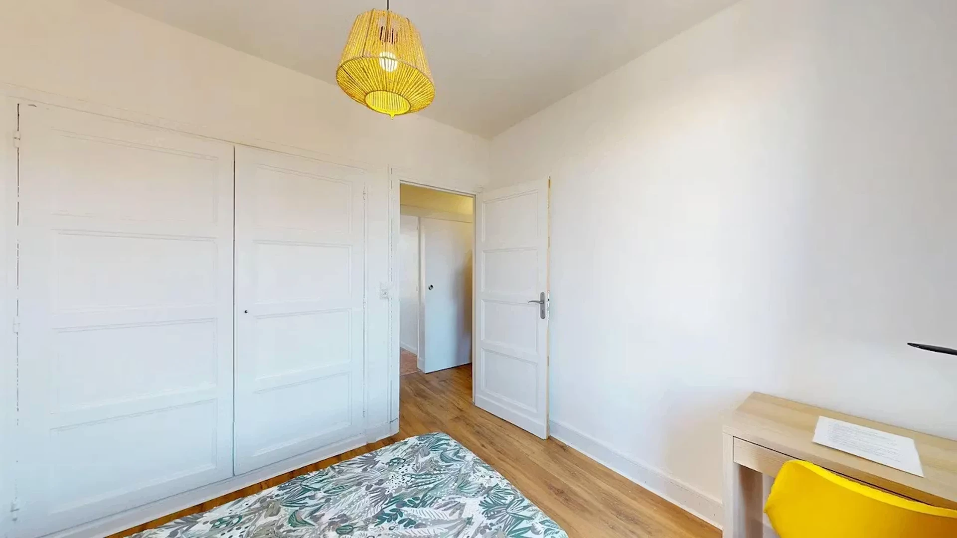 Habitación estudiantil económica con ubicación conveniente en 