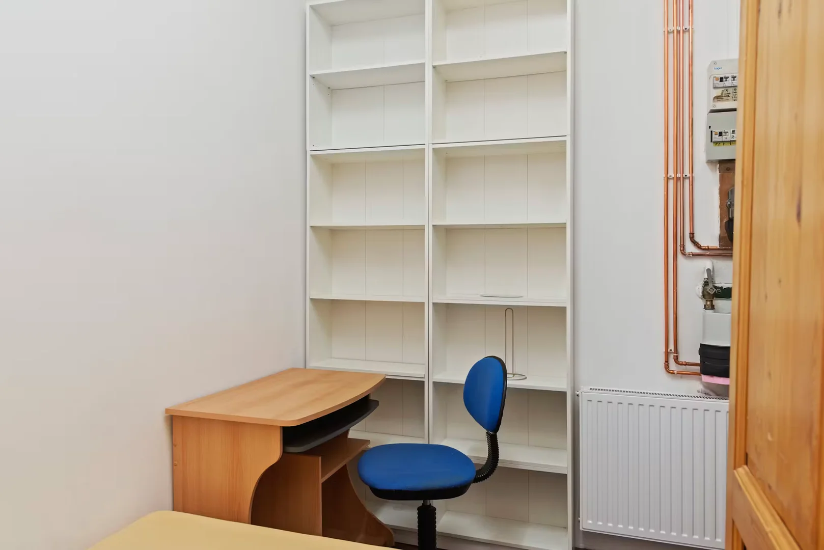 Chambre abordable pour les étudiants avec un bon éclairage dans 