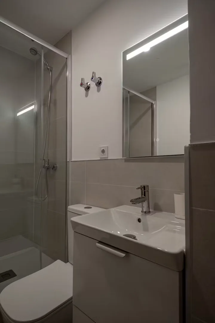 Economical student room with convenient location in