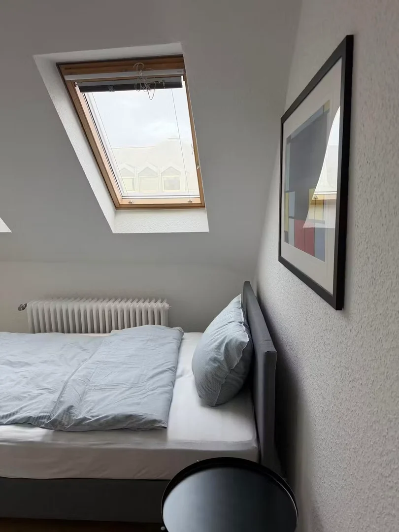 Quarto de estudante económico com localização conveniente em 