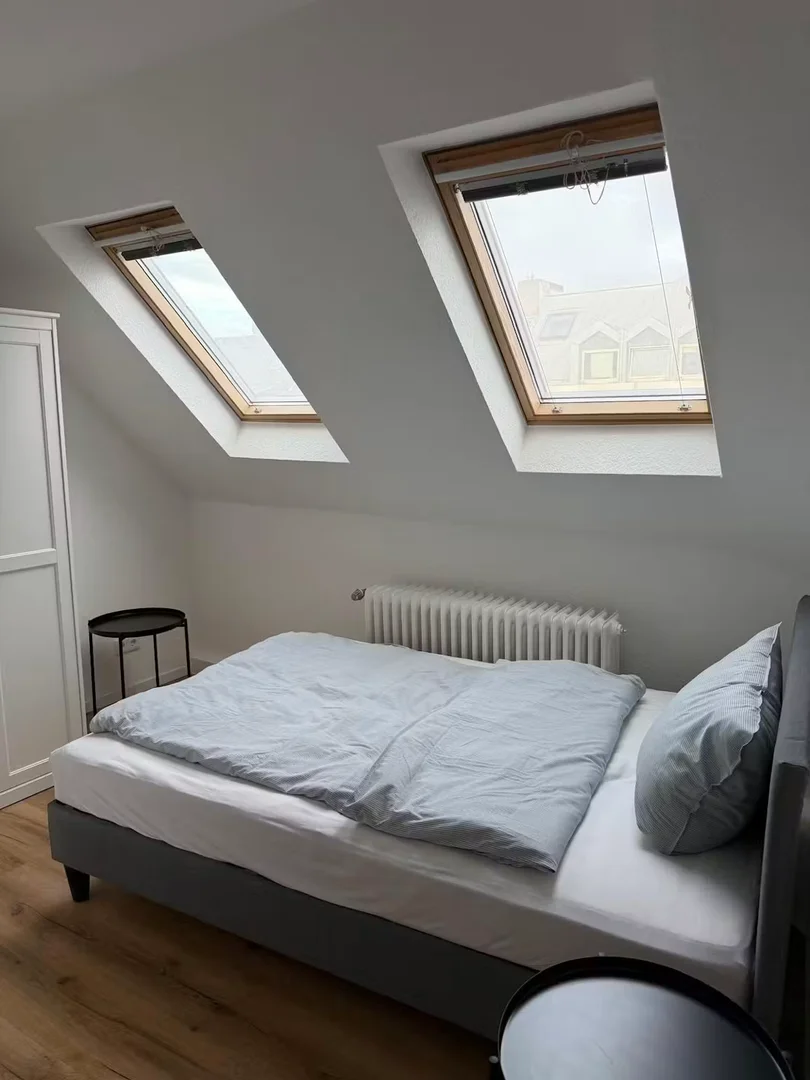 Quarto de estudante económico com localização conveniente em 