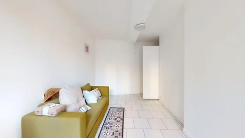 Entire apartment at Rue Beauvoisine, Vieux Marché/Cathédrale, image 2 of 10
