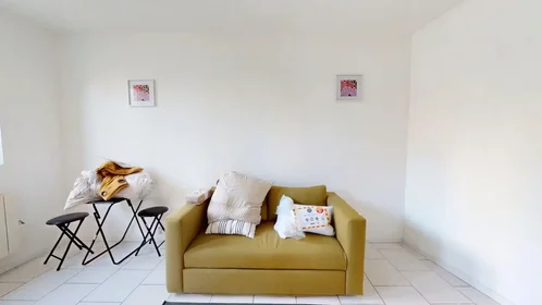 Entire apartment at Rue Beauvoisine, Vieux Marché/Cathédrale, image 3 of 10
