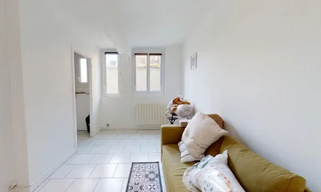 Entire apartment at Rue Beauvoisine, Vieux Marché/Cathédrale, image 4 of 10