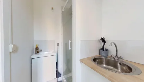 Entire apartment at Rue Beauvoisine, Vieux Marché/Cathédrale, image 7 of 10