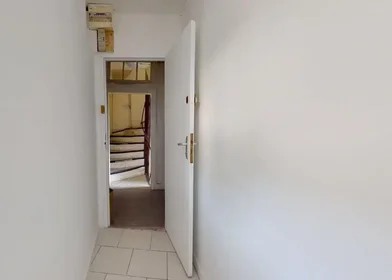 Entire apartment at Rue Beauvoisine, Vieux Marché/Cathédrale, image 8 of 10