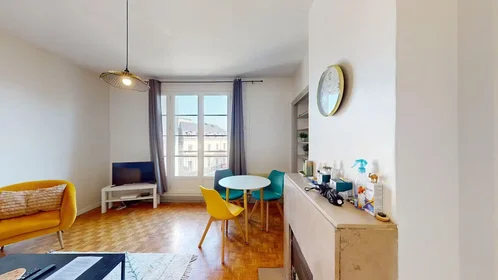 Chambre privée à Rue de l'Abbé Lemire, Centre Ville/Rive Gauche, image 9 de 10