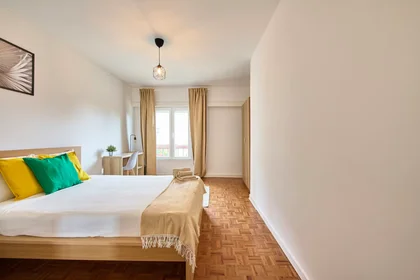 Özel oda konumu Rua das Rosas, Carcavelos, 1 10 görüntüsü