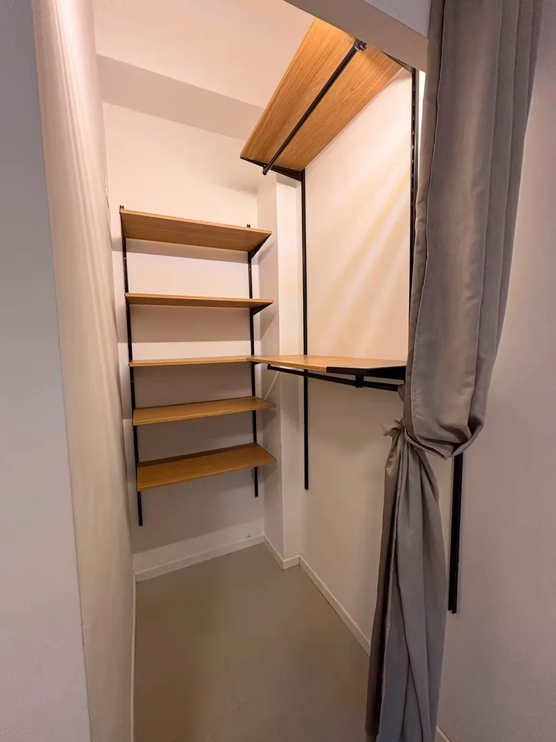 Bezahlbares Zimmer für Studenten mit ausreichender Beleuchtung in 