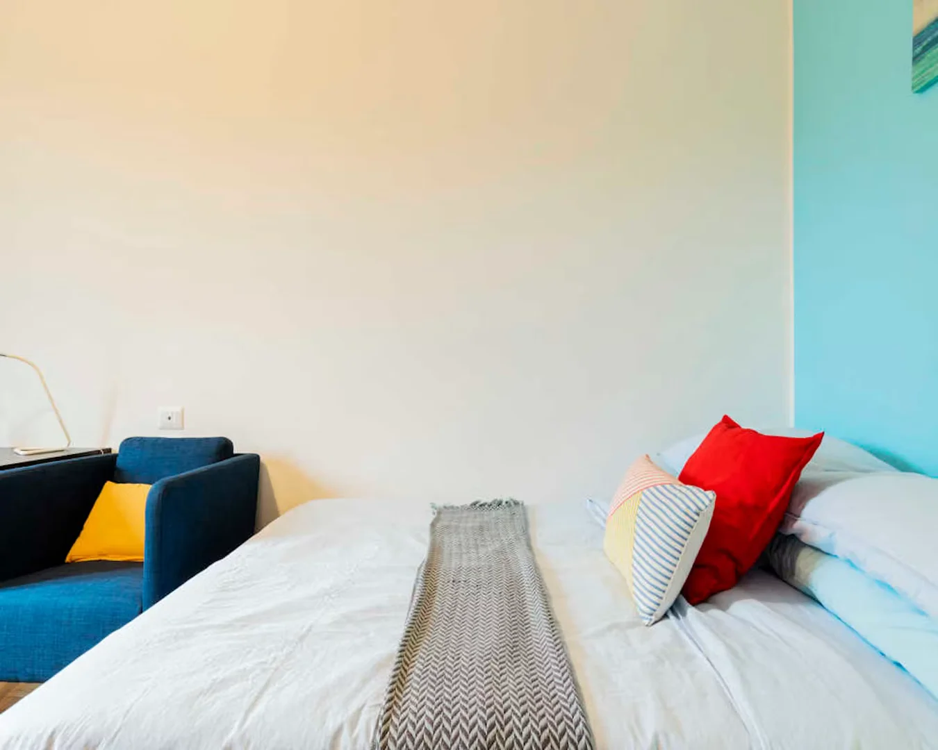 Economical student room with convenient location in