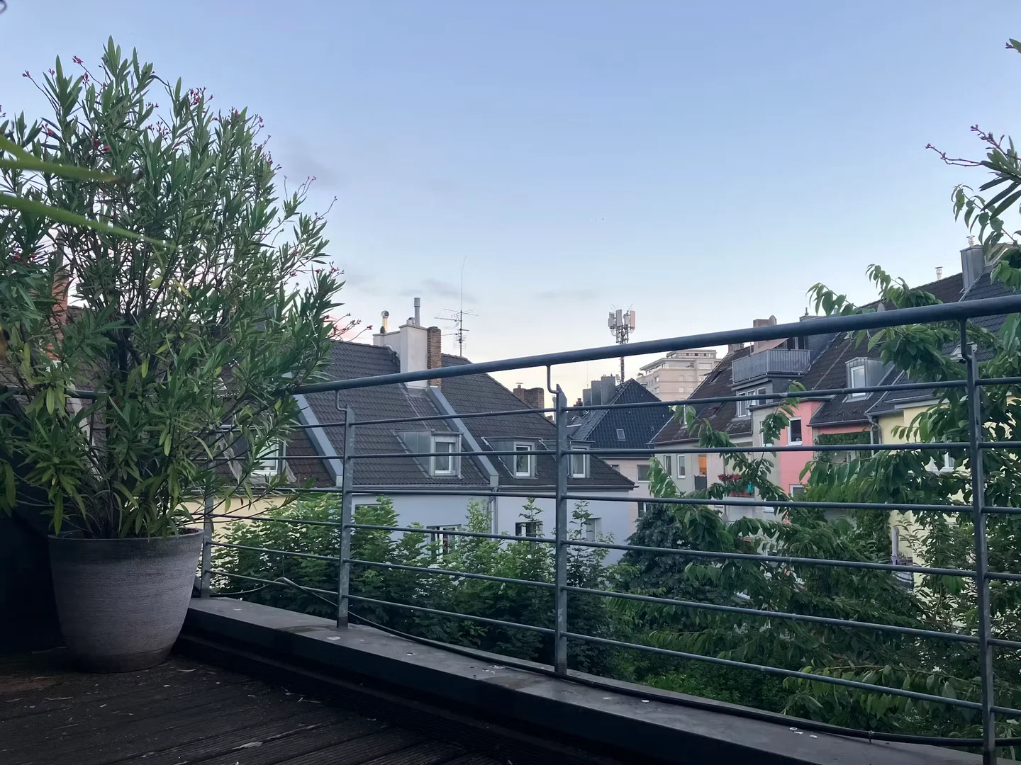 'de modern olanaklara sahip öğrenci dostu oda