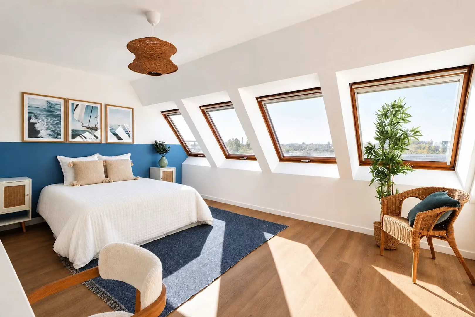 Habitación estudiantil luminosa y aireada con fácil acceso a la universidad en 