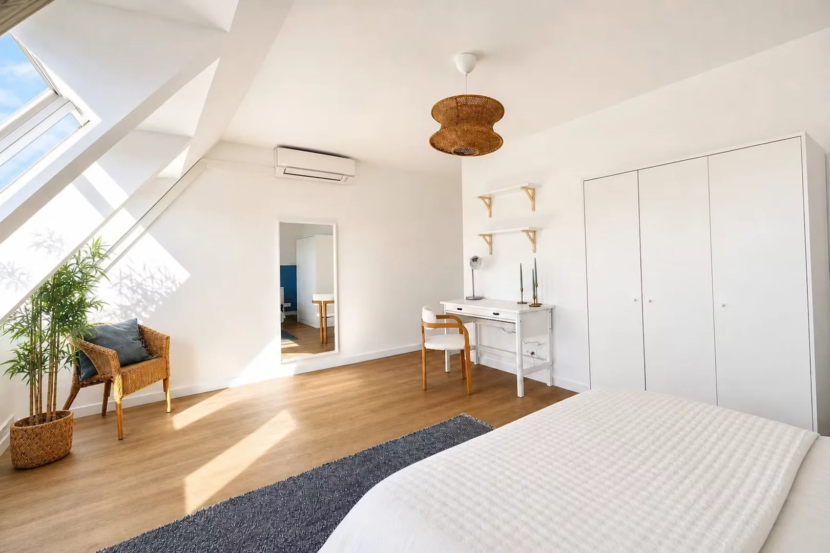 Habitación estudiantil amplia y cómoda en 