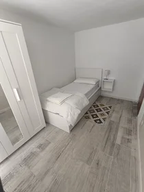 Stanza privata in Calle Luarca, , immagine 2 di 8