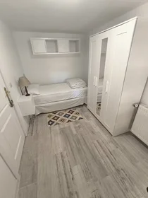 Stanza privata in Calle Luarca, , immagine 4 di 8