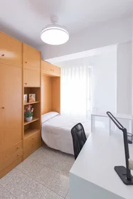 Privatzimmer in der Carrer Ruperto Chapí, Puente Nuevo, bild 1 von 10