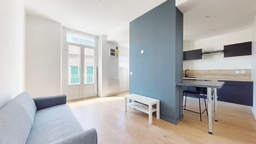 Dairenin tamamı konumu Rue Robespierre, Croix de l'Orme-Solaure-la Jomayère, 1 10 görüntüsü