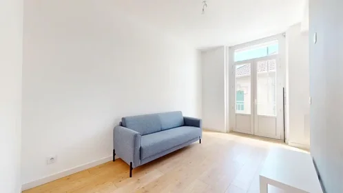 Entire apartment at Rue Robespierre, Croix de l'Orme-Solaure-la Jomayère, image 3 of 10