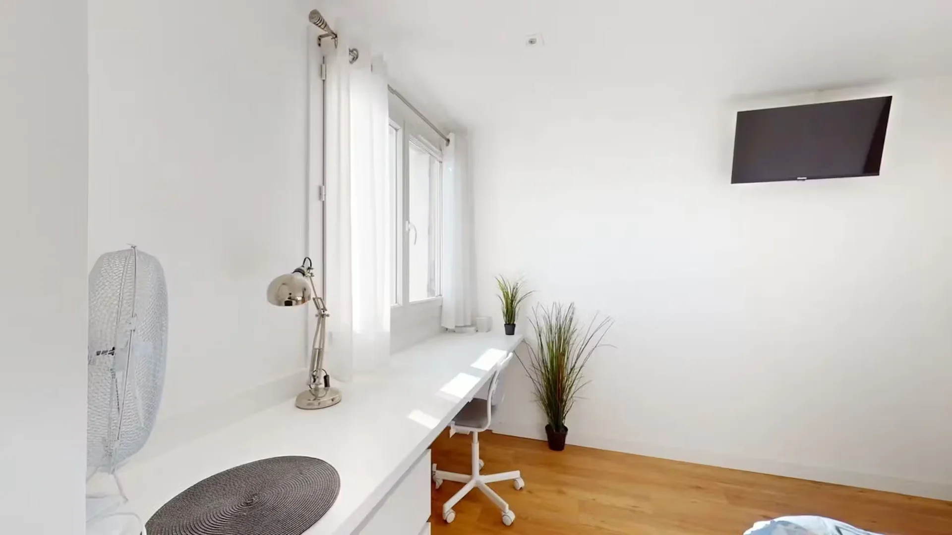 Funktionelles Studentenzimmer perfekt zum Studieren in