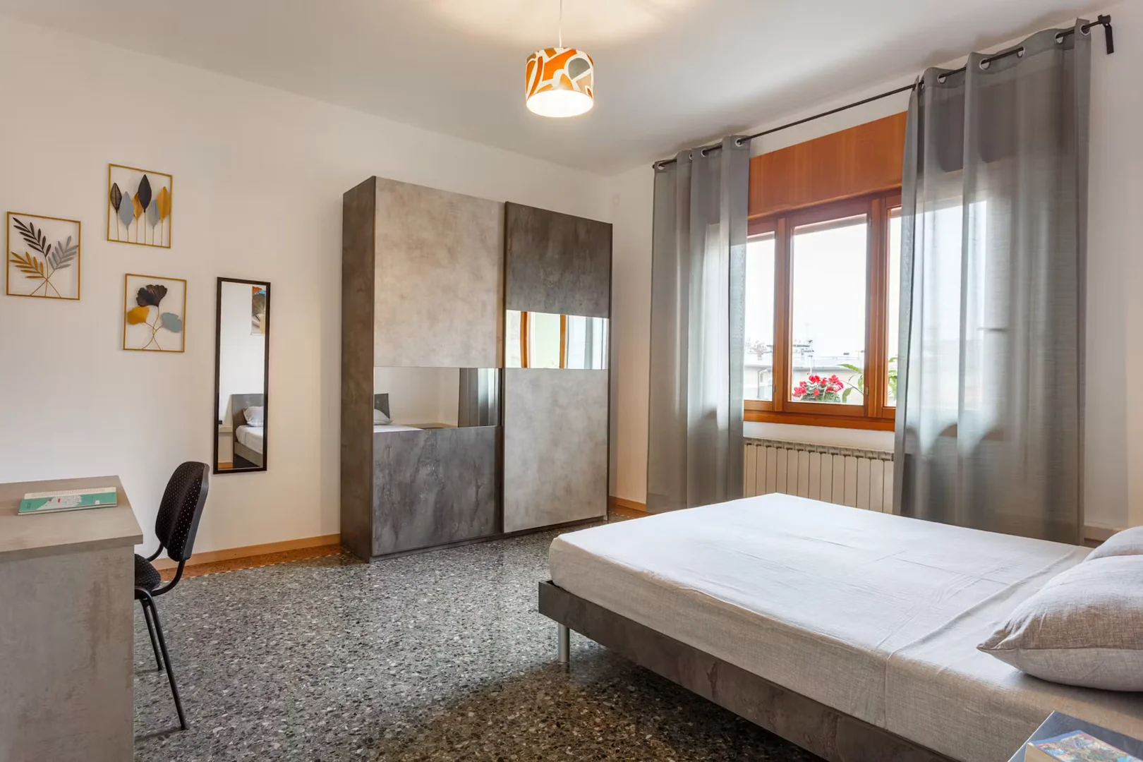 Habitación acogedora para estudiantes disponible en