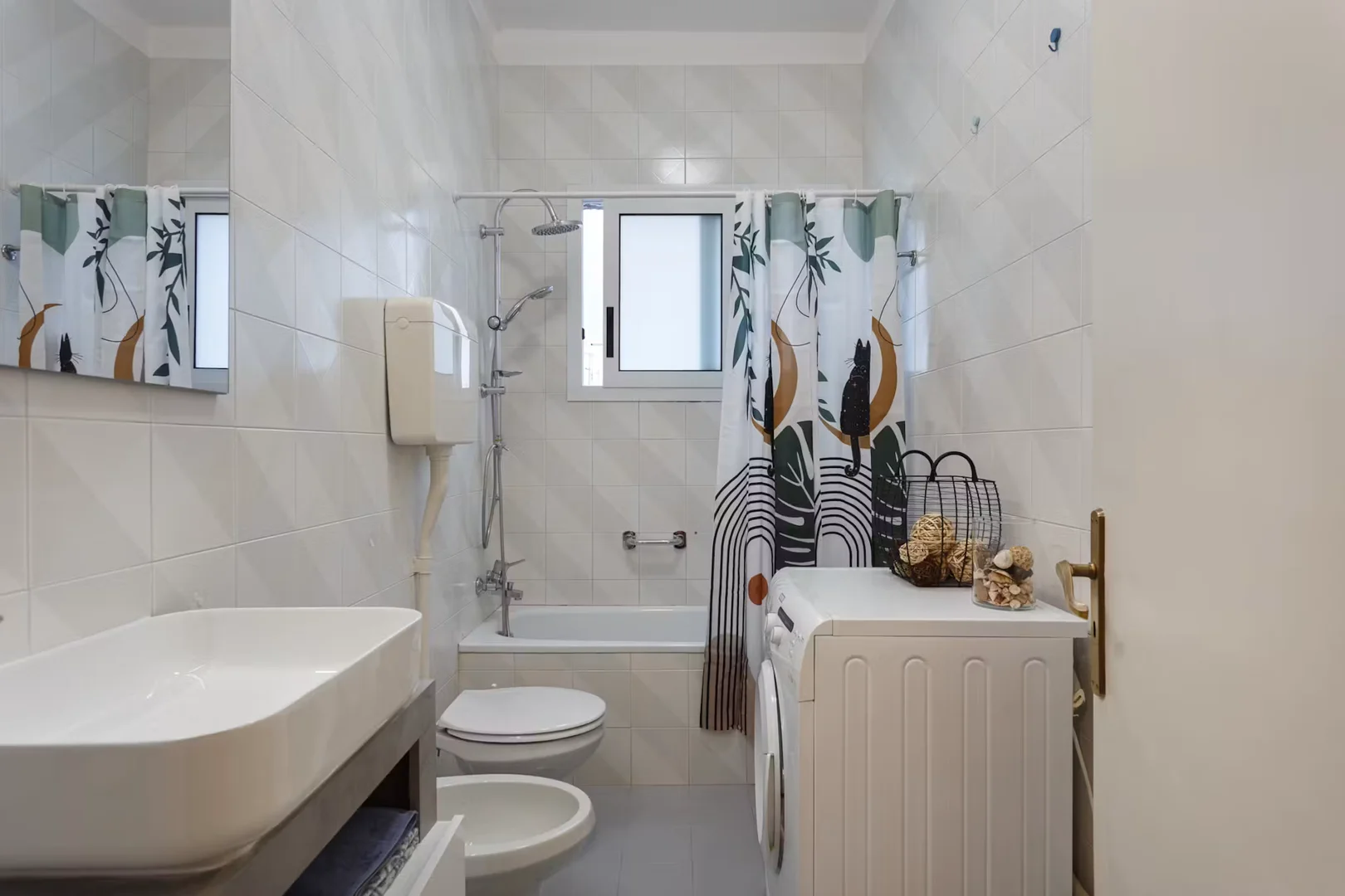 Habitación asequible para estudiantes con buena iluminación en