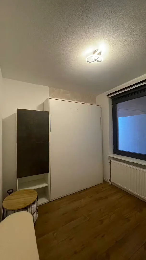 Economical student room with convenient location in 