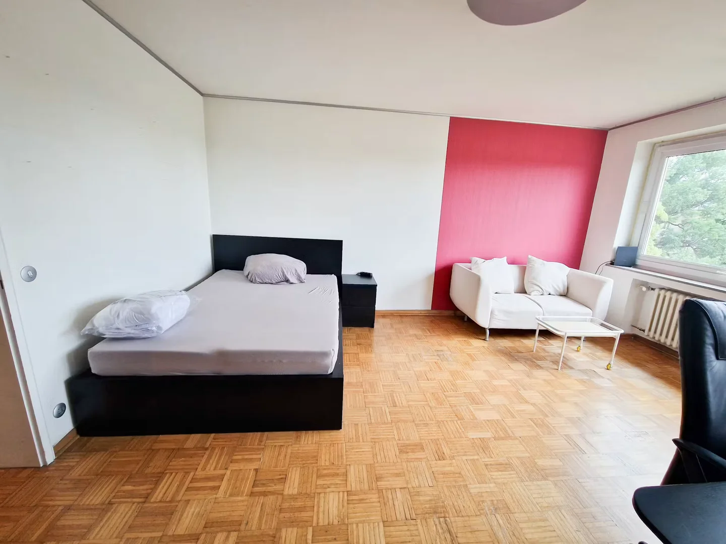 'de modern olanaklara sahip öğrenci dostu oda