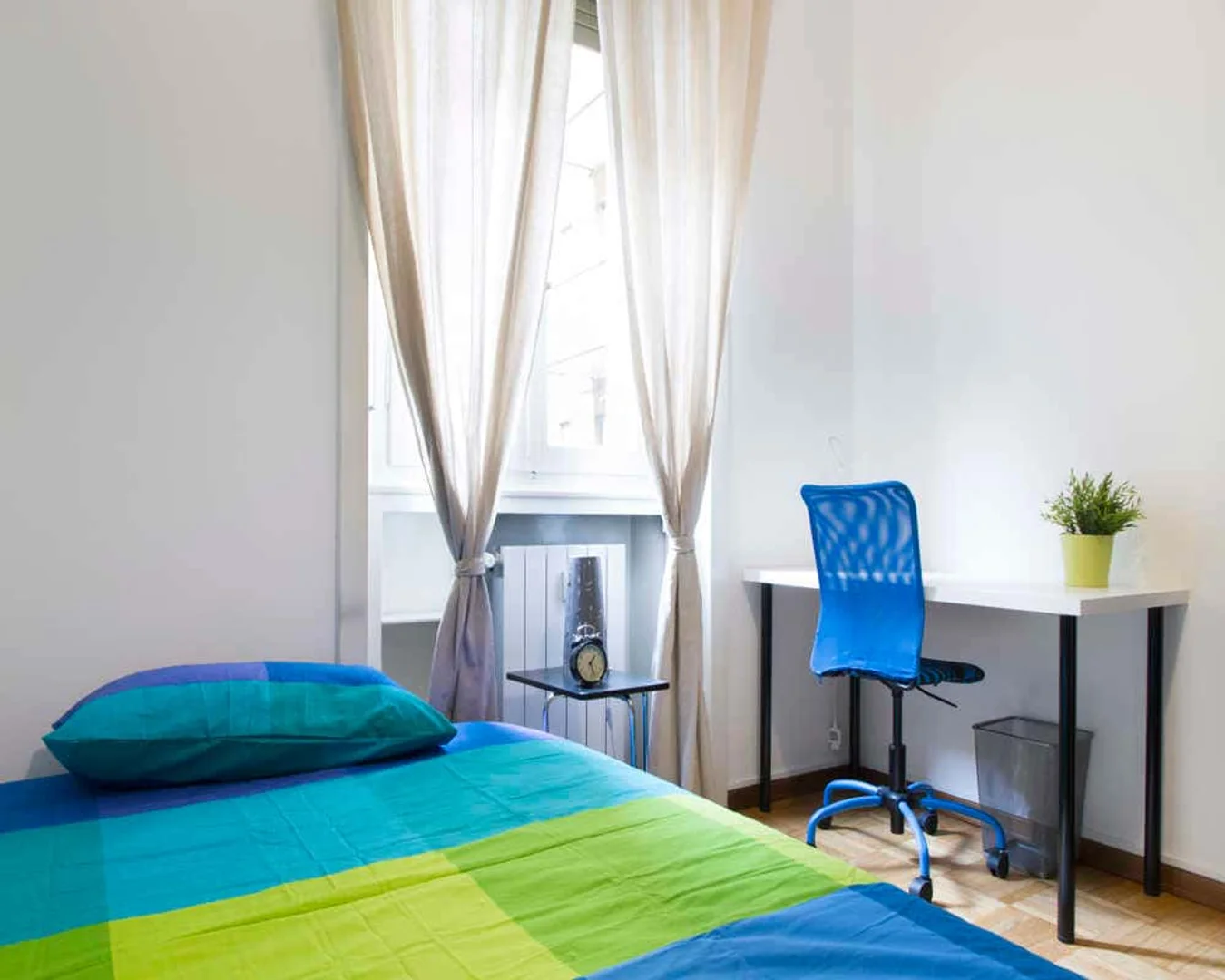 Cozy room for students available in 