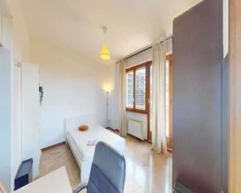 Chambre privée à Via Giuseppe Frua, 24, 20146 Milano MI, Italy, image 2 de 24