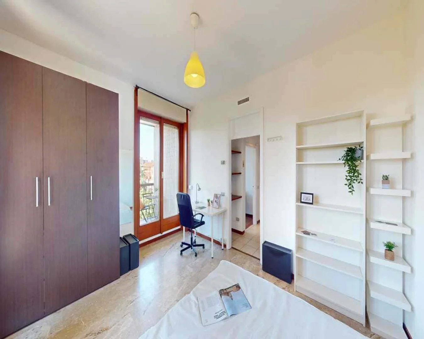 Chambre confortable pour étudiants disponible dans 
