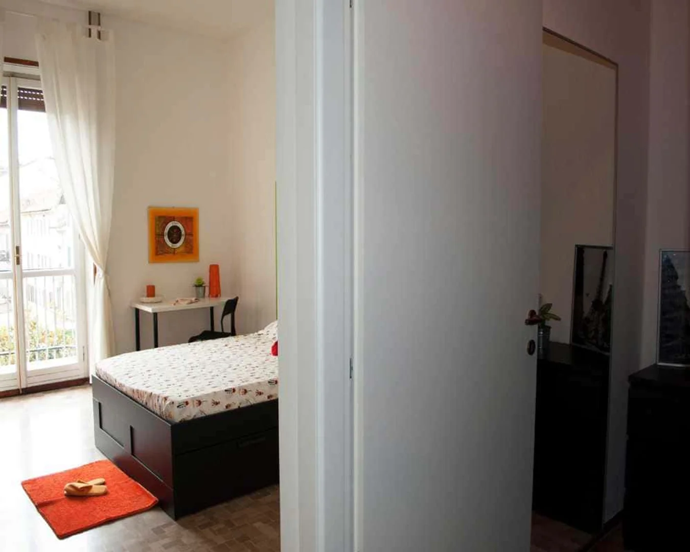 'de öğrenci dairesinde, tamamen mobilyalı kiralık oda