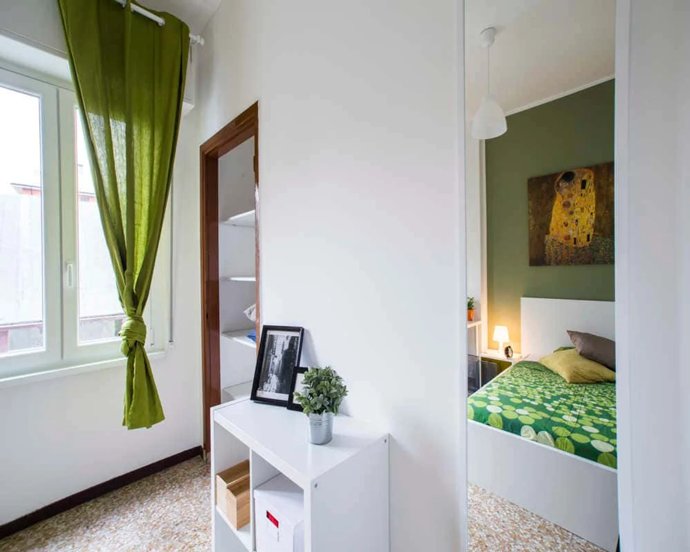 Cozy room for students available in 