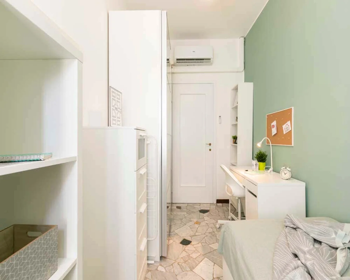 Zimmer in Studentenwohnung in  zu vermieten, voll möbliert